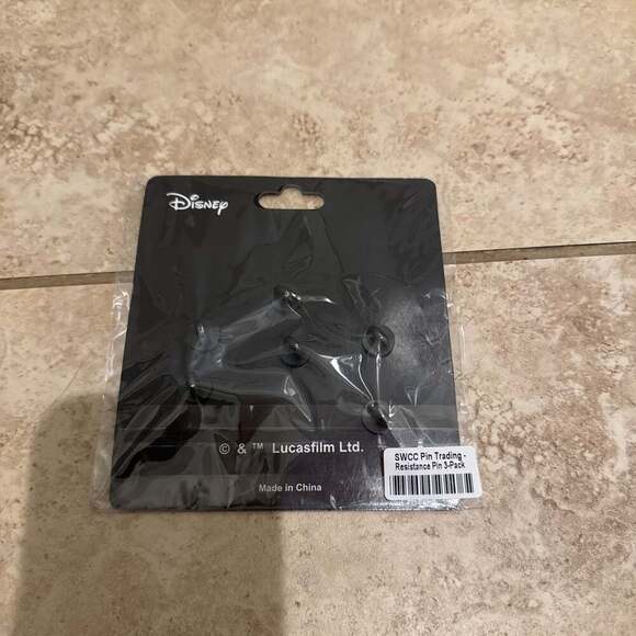 2019 Star Wars Celebration Chicago Pin Set - Gen. Leia, Adm. Holdo, Poe Dameron - Picture 3 of 3